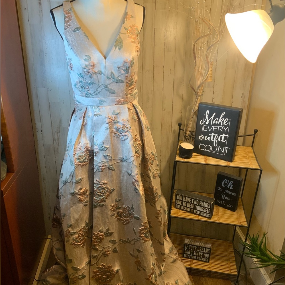 Gorgeous gown by BHLDN size 6. New